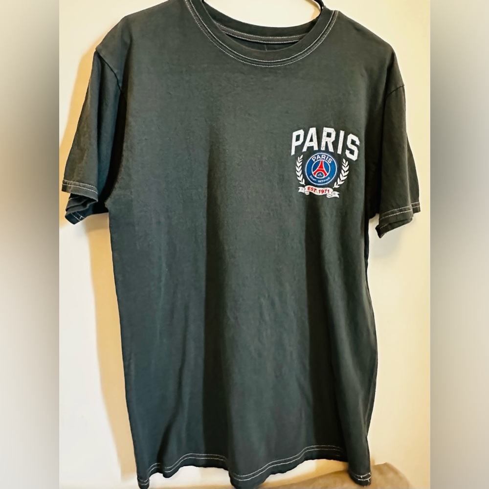 NWT Officially licensed Paris Saint-Germain graphic t-shirt. Size Medium